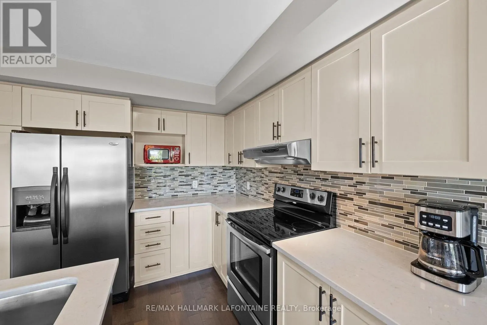 7 - 585 STONEFIELD PRIVATE