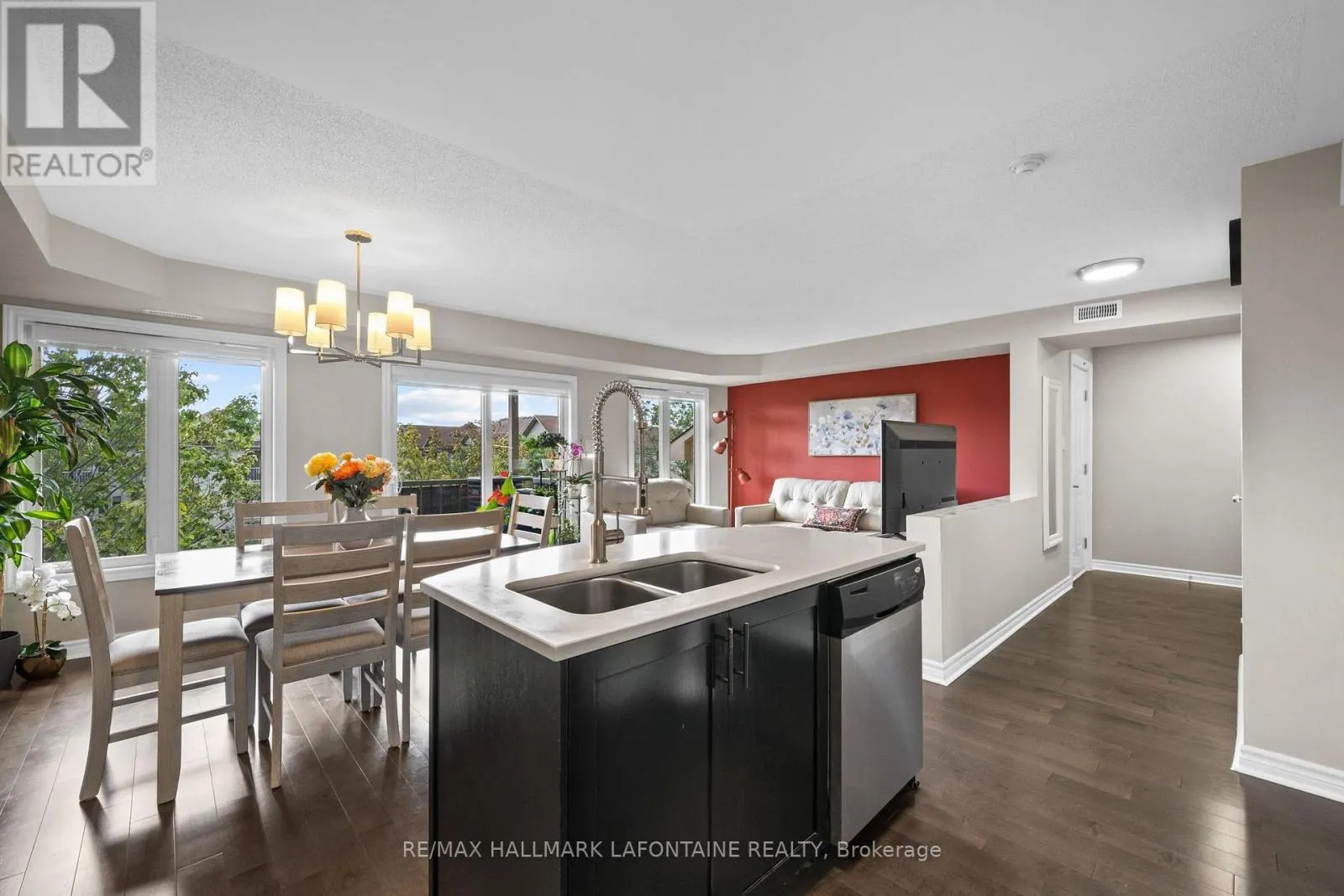 7 - 585 STONEFIELD PRIVATE