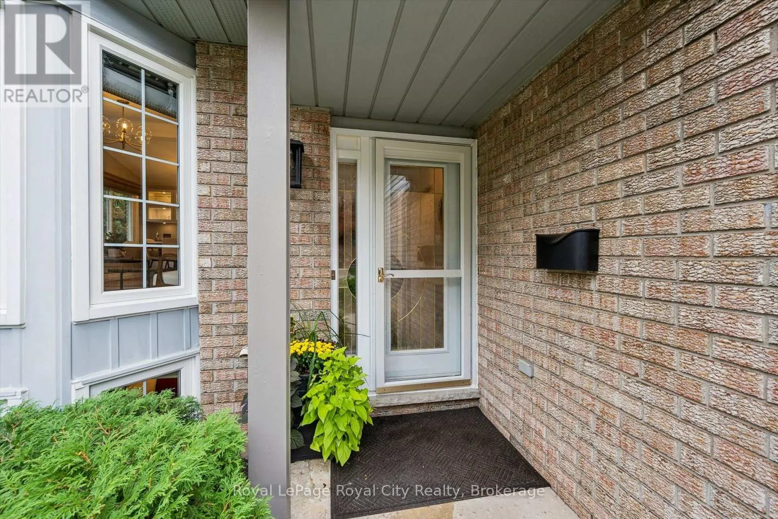 32 THORNHILL DRIVE