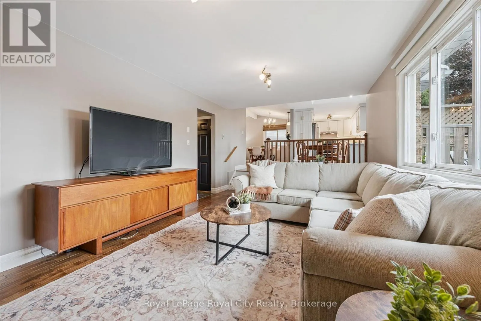 32 THORNHILL DRIVE