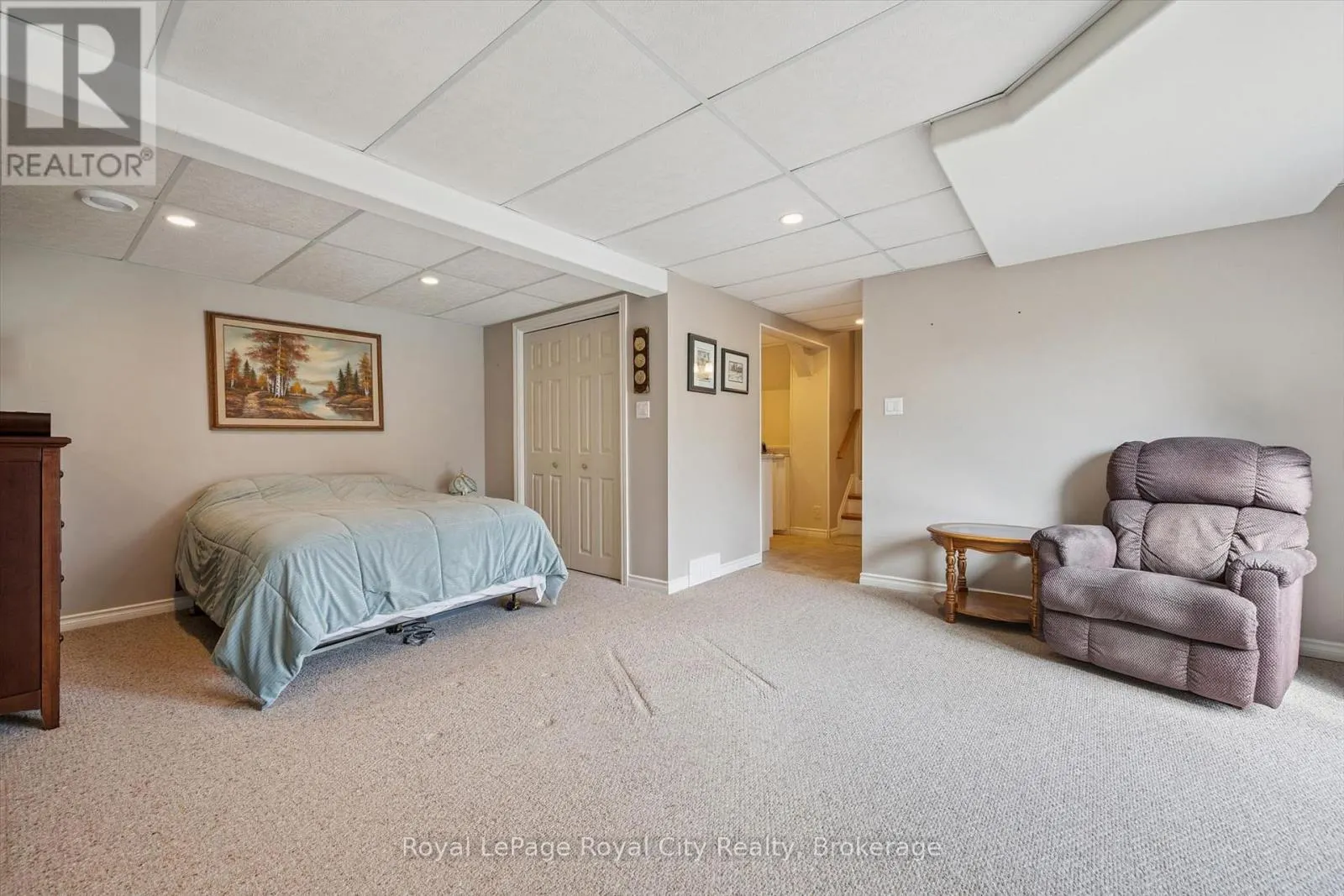 32 THORNHILL DRIVE