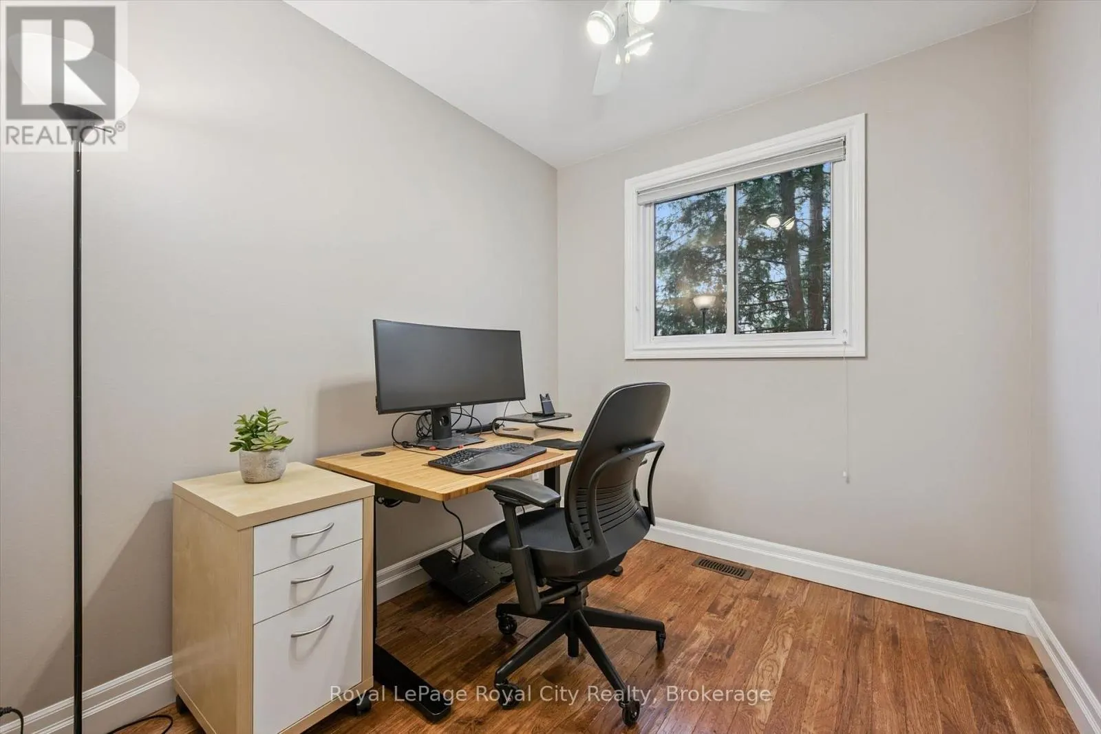 32 THORNHILL DRIVE