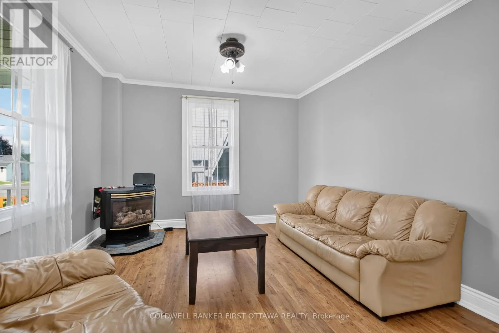 9 MAUD STREET