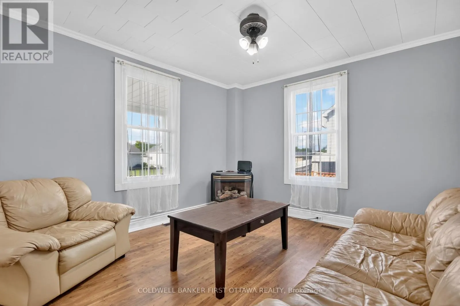 9 MAUD STREET