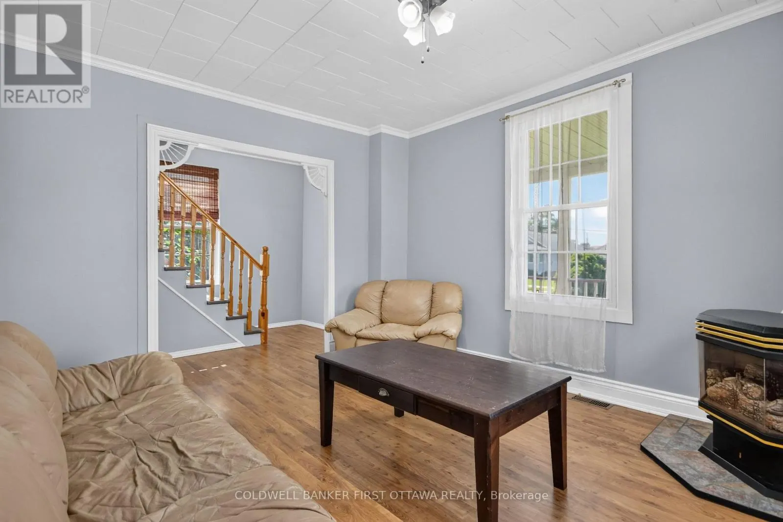 9 MAUD STREET