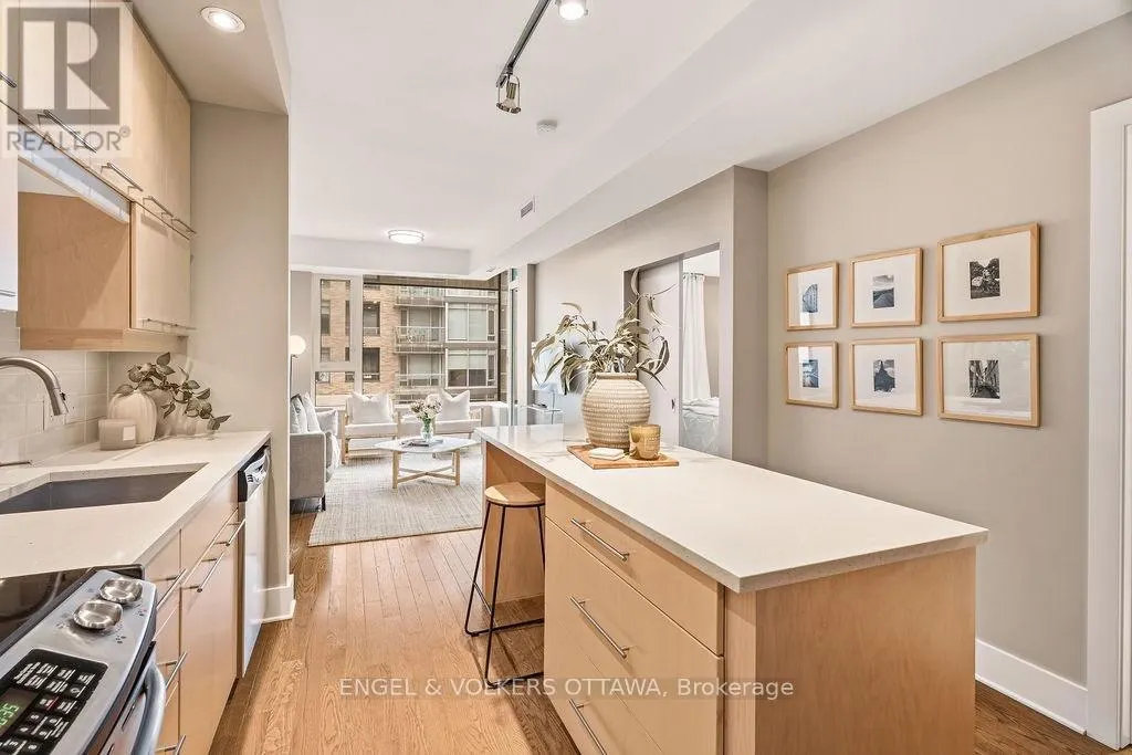 418 - 101 RICHMOND ROAD