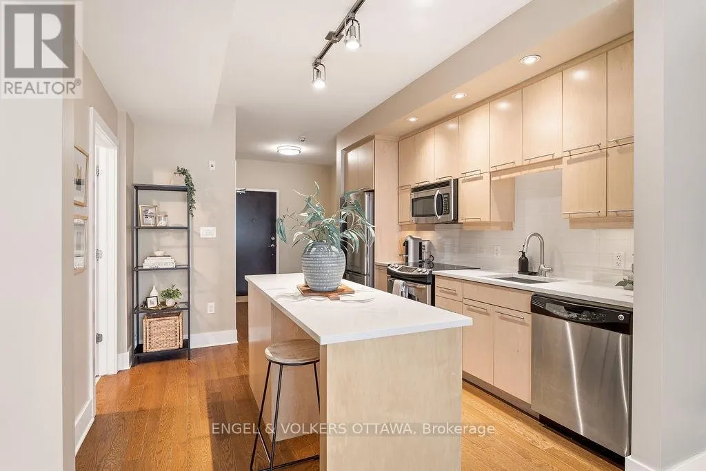 418 - 101 RICHMOND ROAD