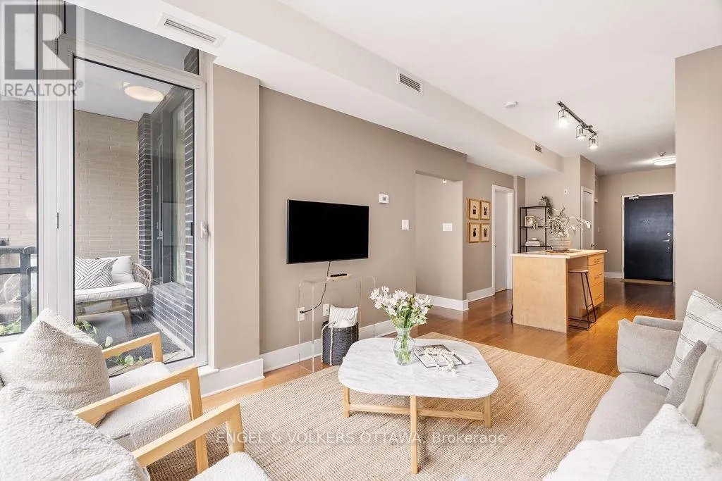 418 - 101 RICHMOND ROAD