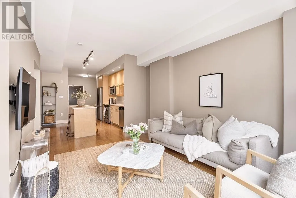 418 - 101 RICHMOND ROAD