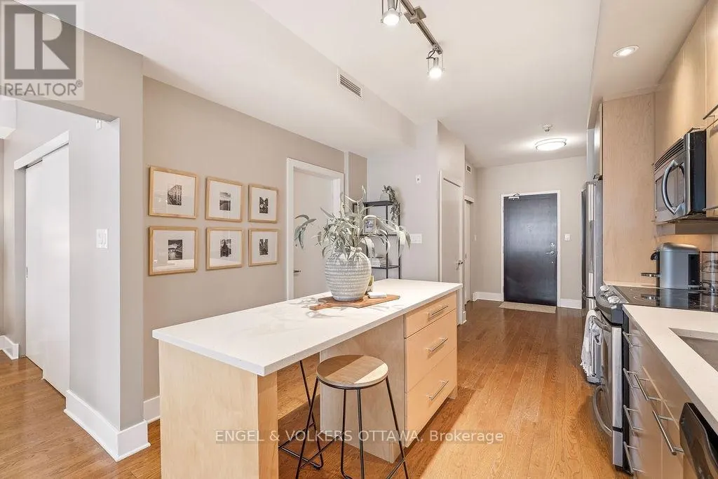 418 - 101 RICHMOND ROAD