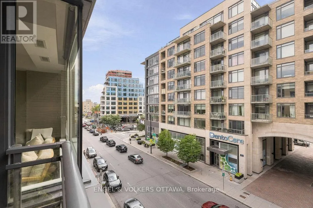 418 - 101 RICHMOND ROAD