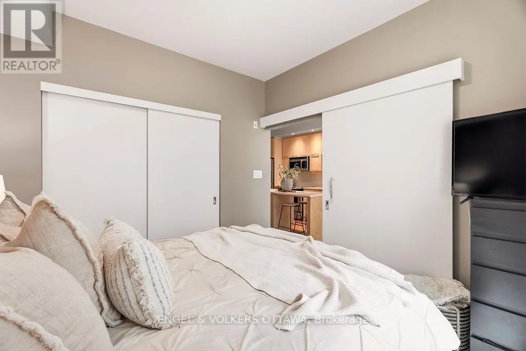 418 - 101 RICHMOND ROAD