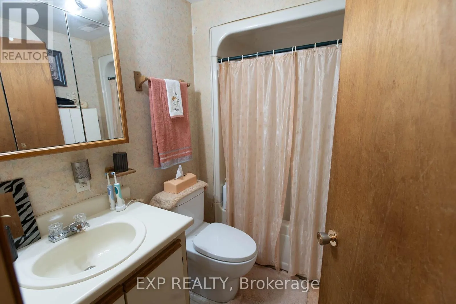 301-303 FOURTH STREET W