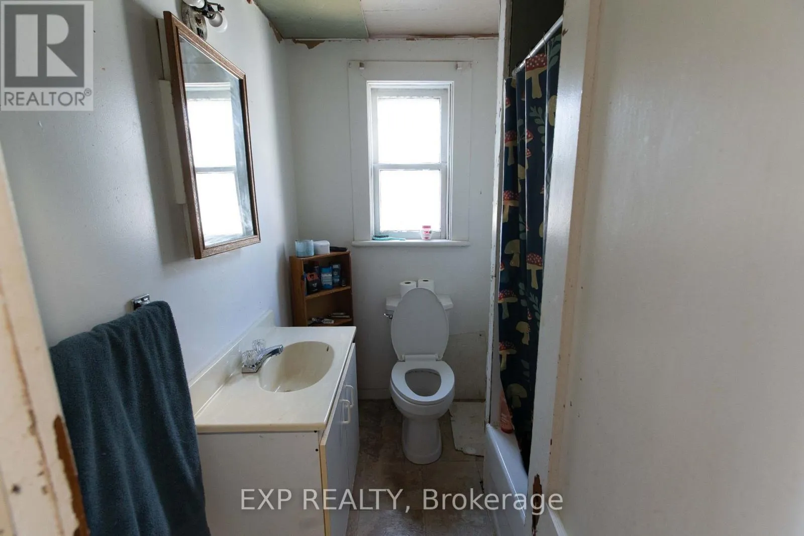 301-303 FOURTH STREET W