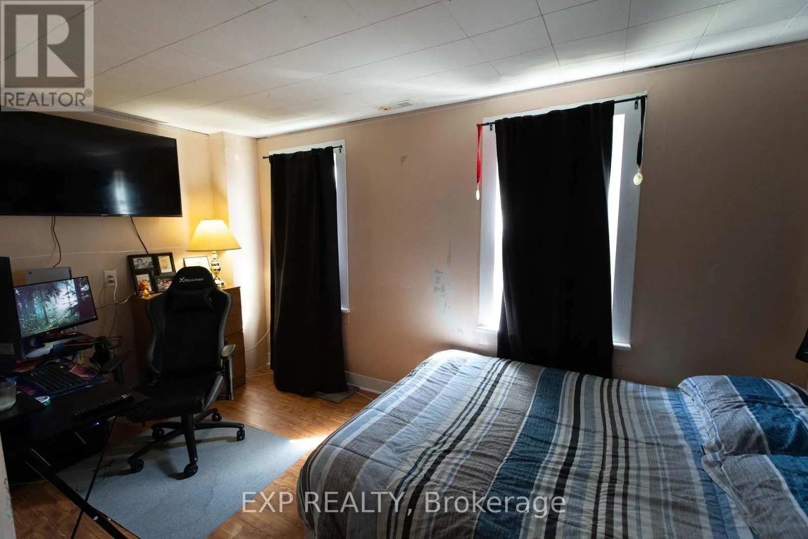 301-303 FOURTH STREET W