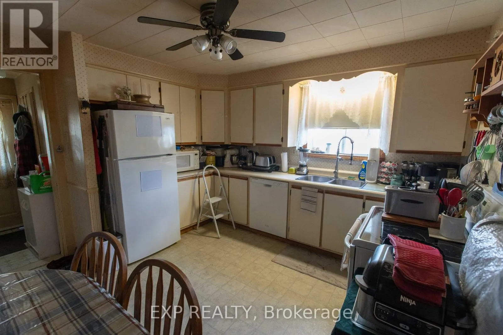 301-303 FOURTH STREET W
