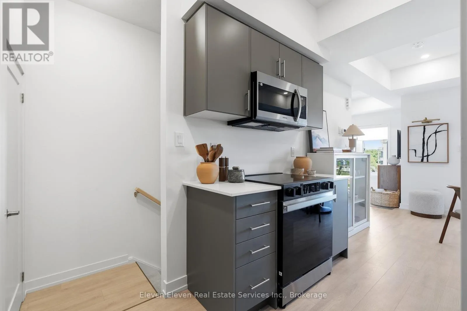 54 - 331 CLAIR ROAD E