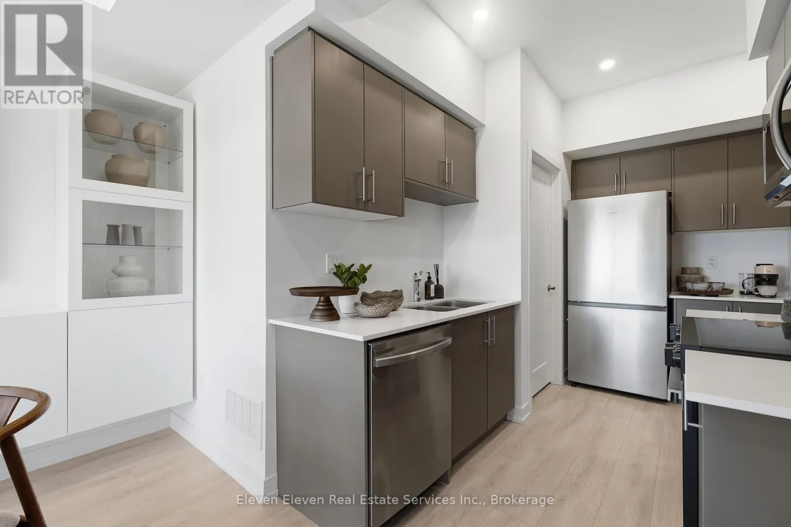 54 - 331 CLAIR ROAD E