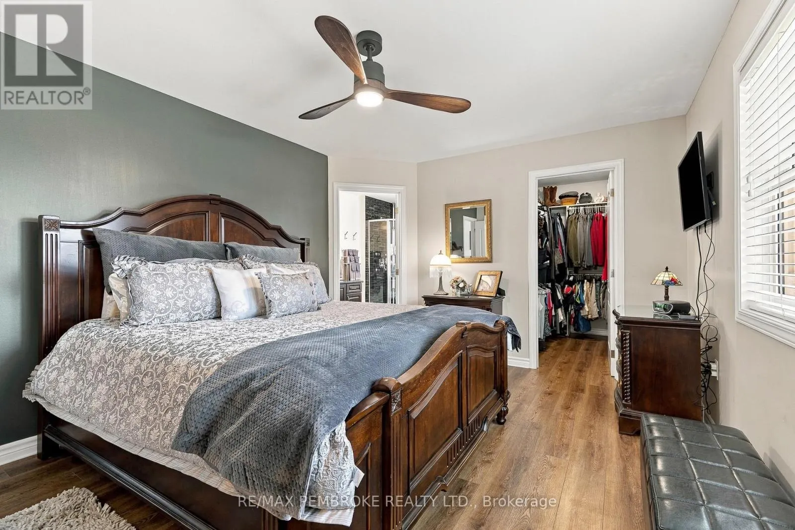 221 ORIOLE CRESCENT