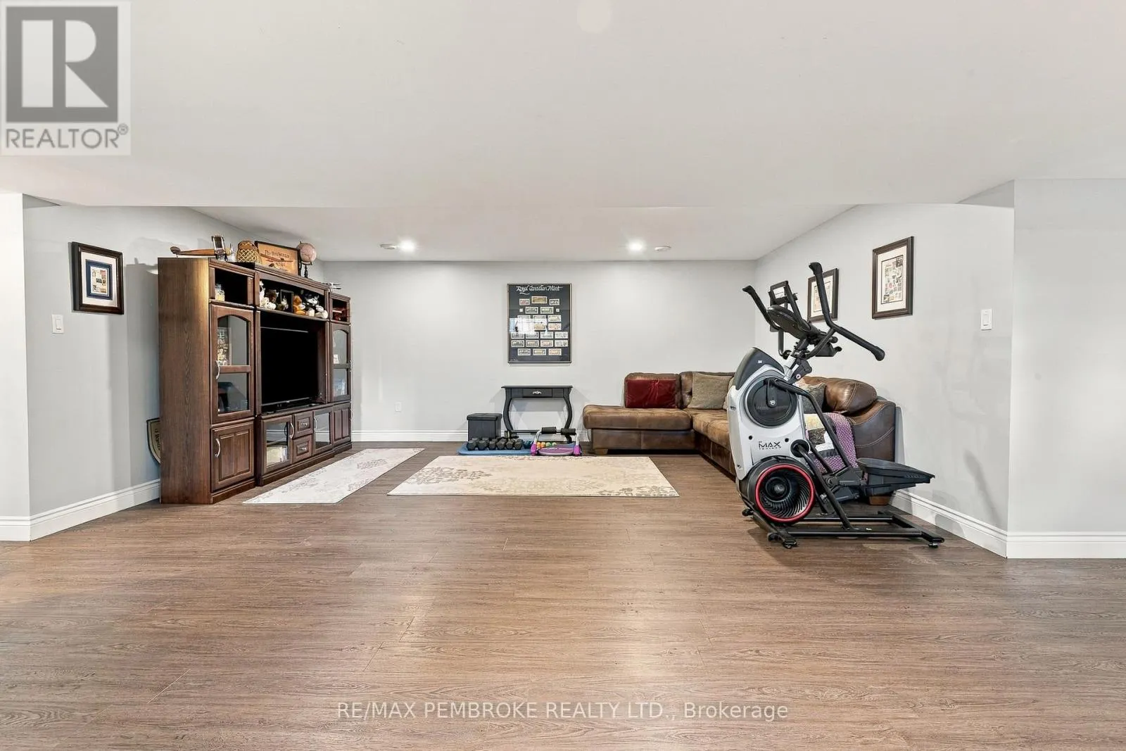 221 ORIOLE CRESCENT