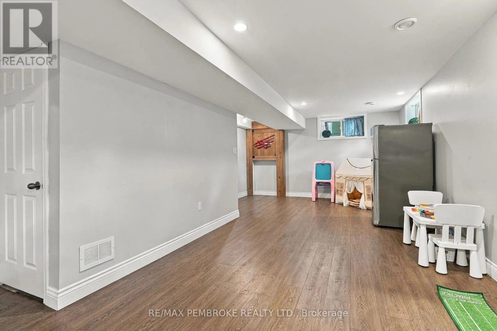 221 ORIOLE CRESCENT