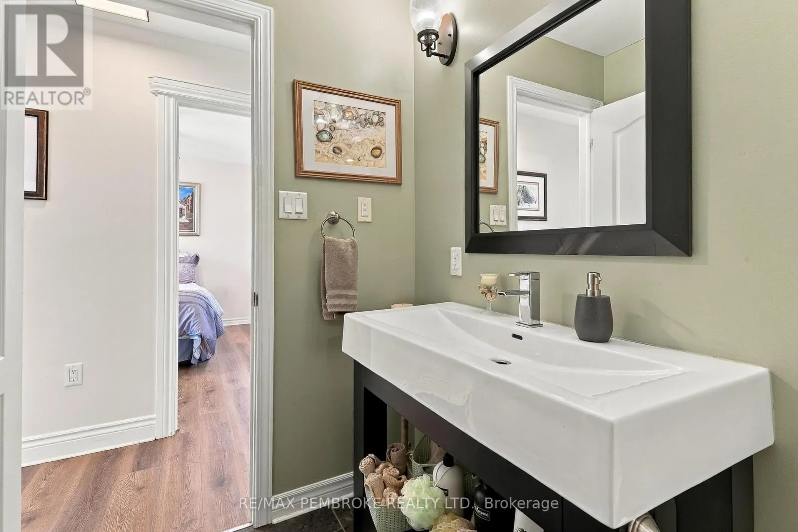 221 ORIOLE CRESCENT