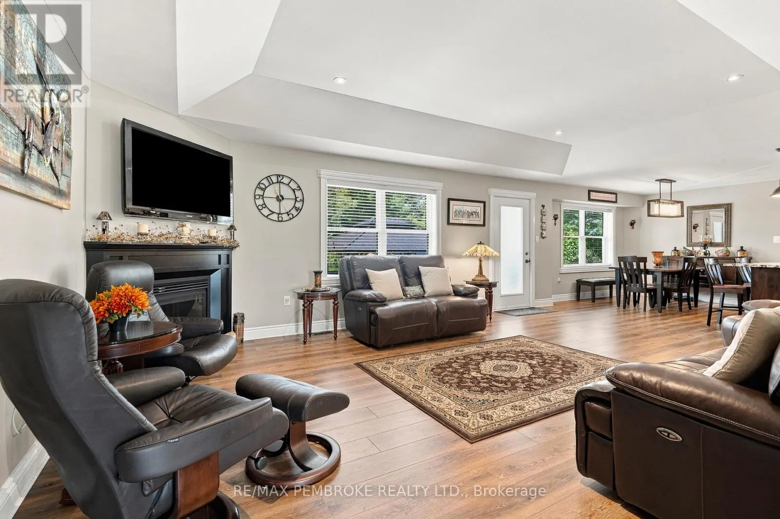 221 ORIOLE CRESCENT