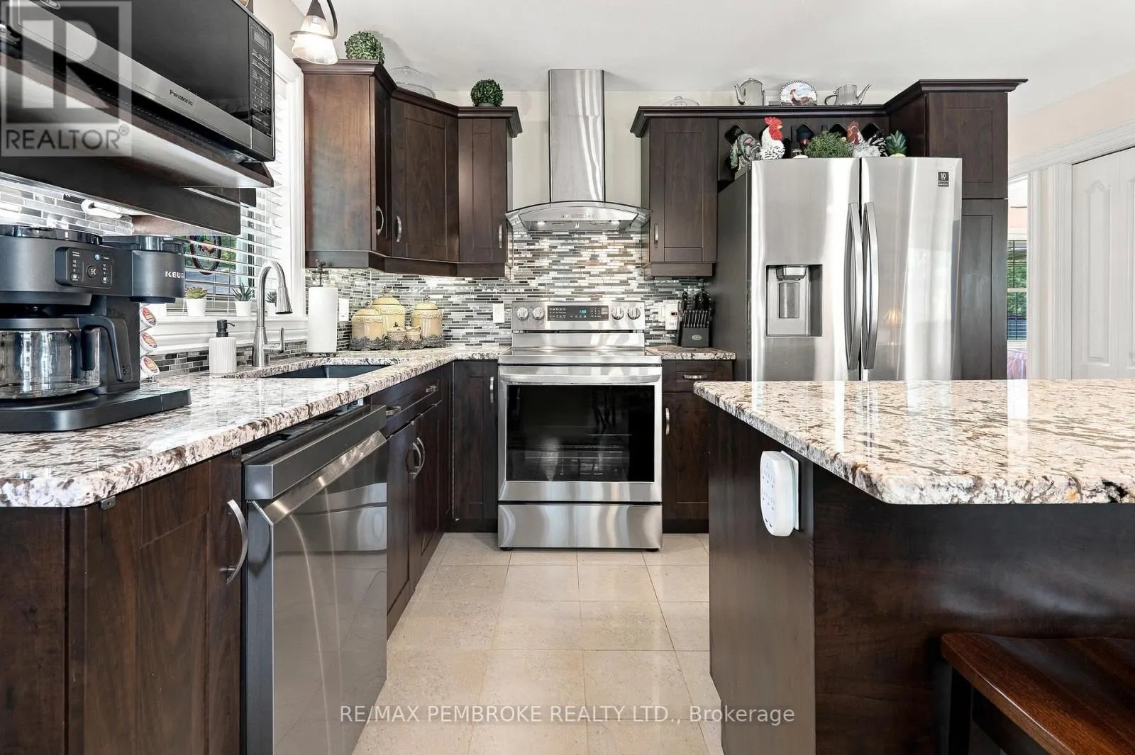 221 ORIOLE CRESCENT