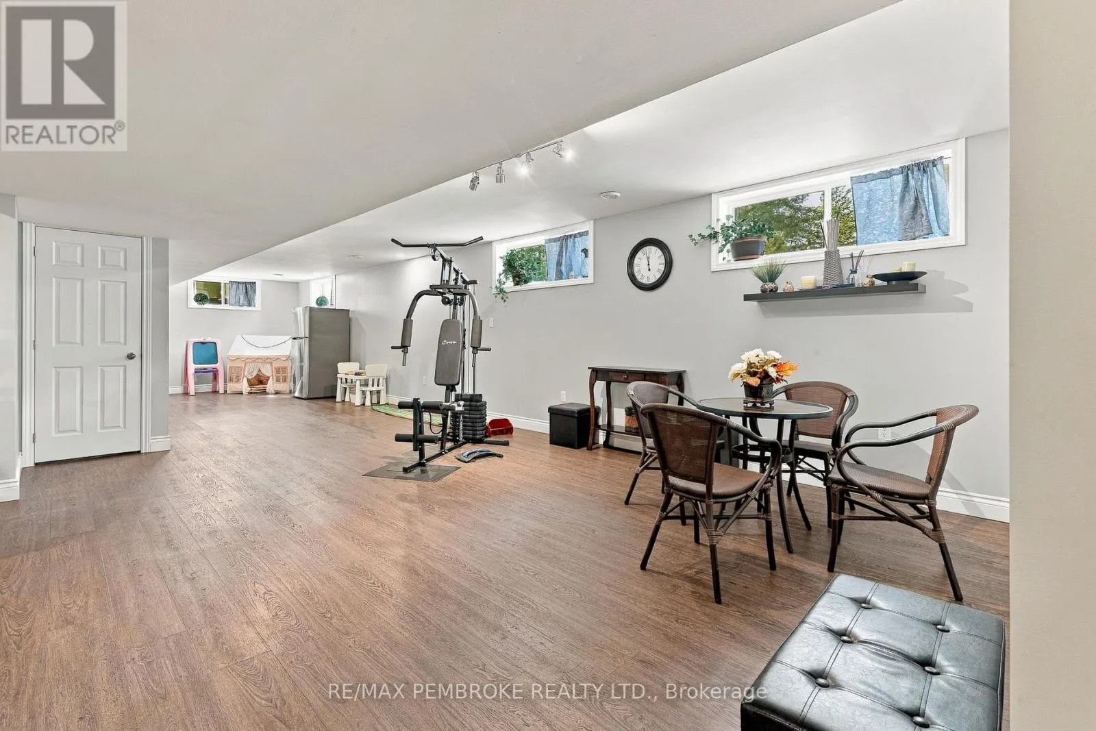 221 ORIOLE CRESCENT