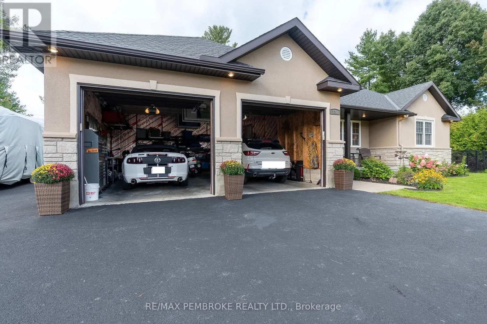 221 ORIOLE CRESCENT