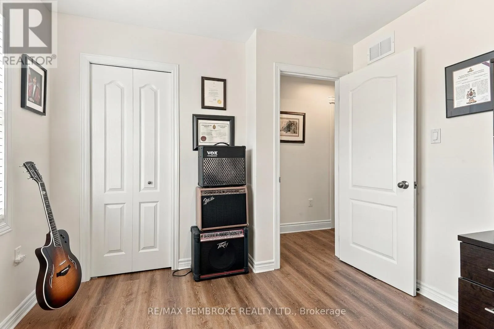 221 ORIOLE CRESCENT