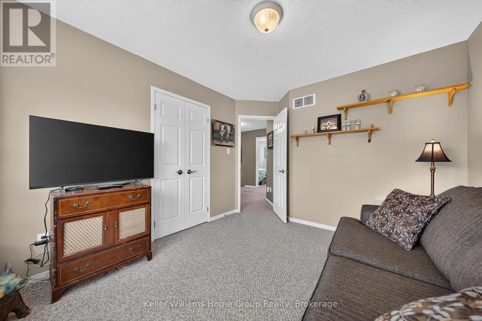 19 PEGLAR CRESCENT