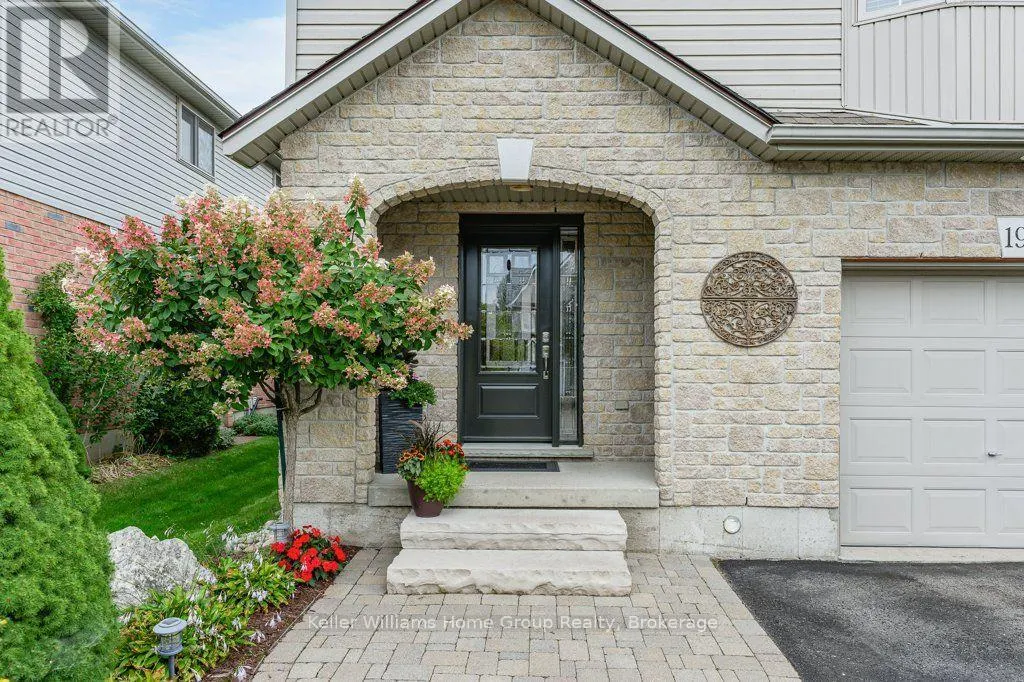 19 PEGLAR CRESCENT