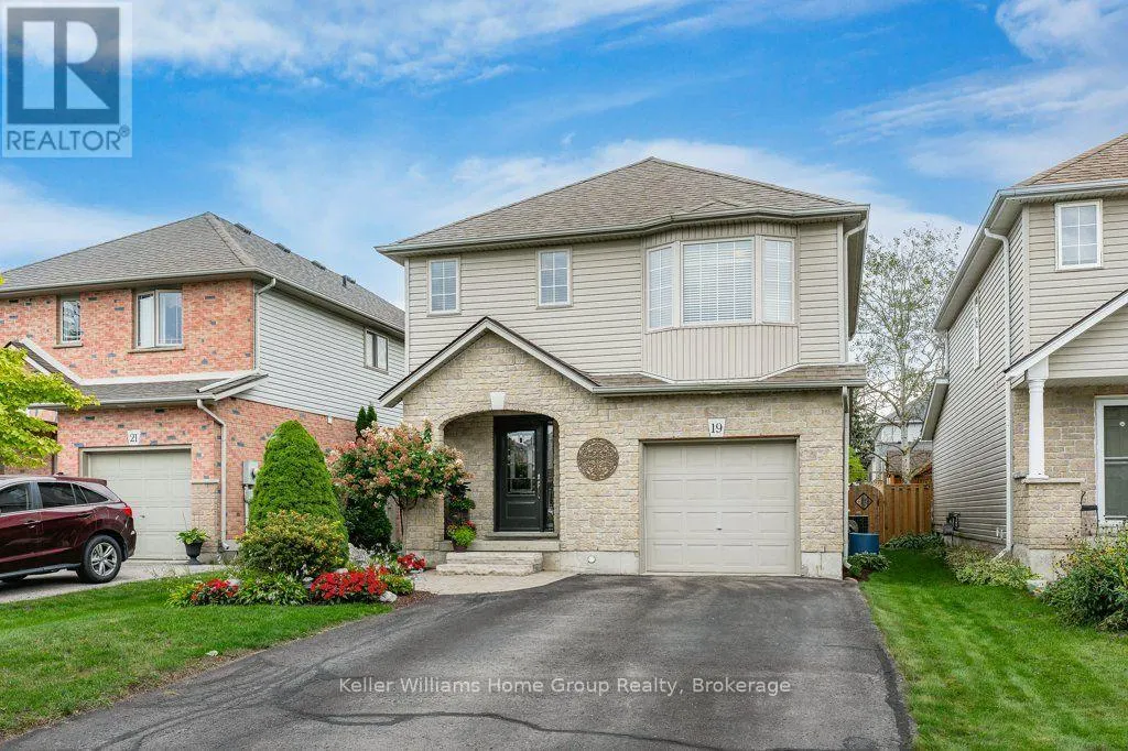 19 PEGLAR CRESCENT