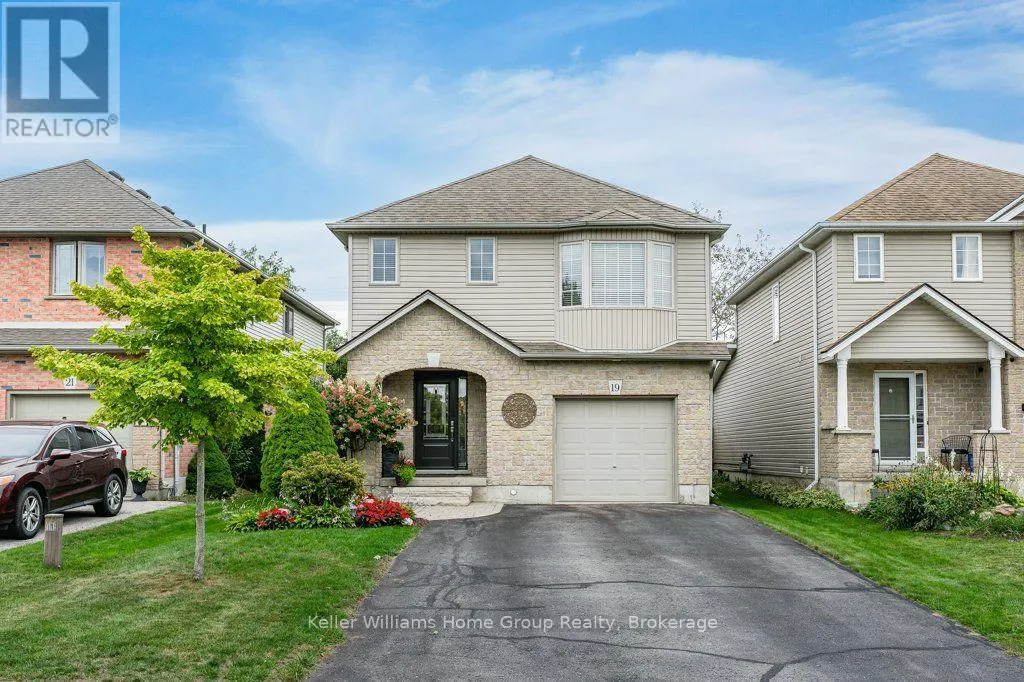 19 PEGLAR CRESCENT