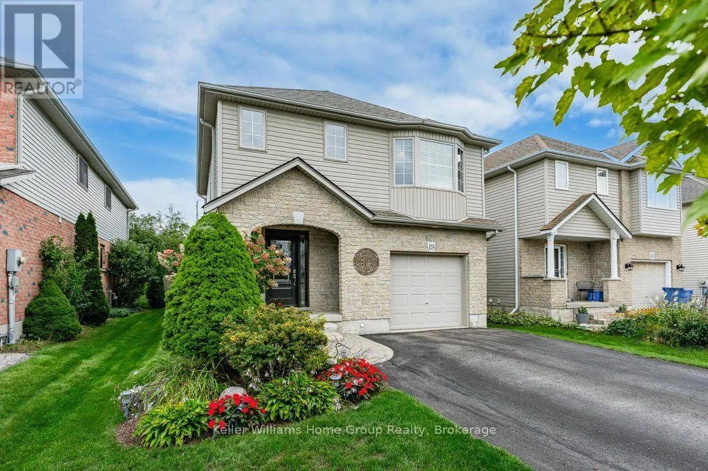 19 PEGLAR CRESCENT