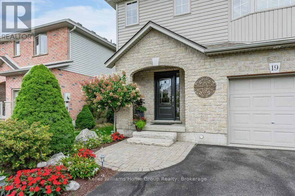 19 PEGLAR CRESCENT