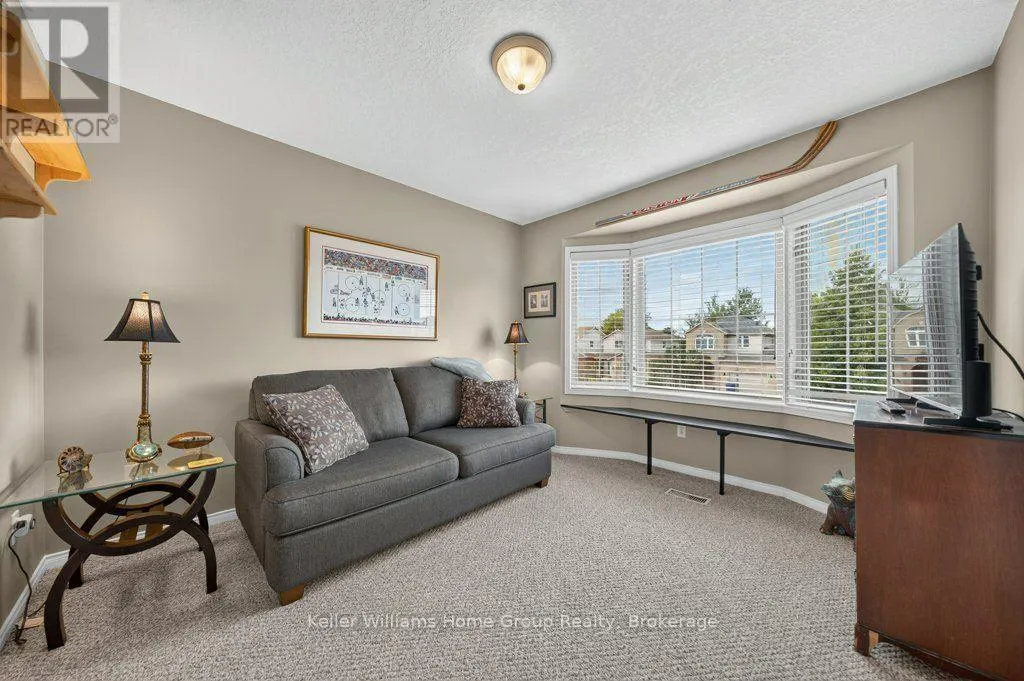 19 PEGLAR CRESCENT