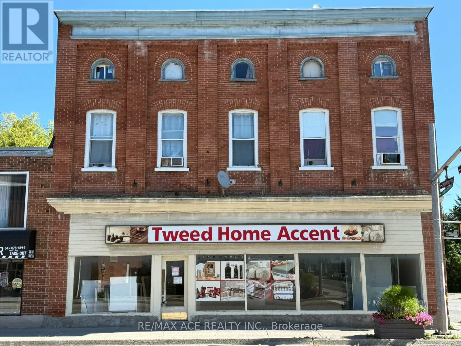 203 VICTORIA STREET N