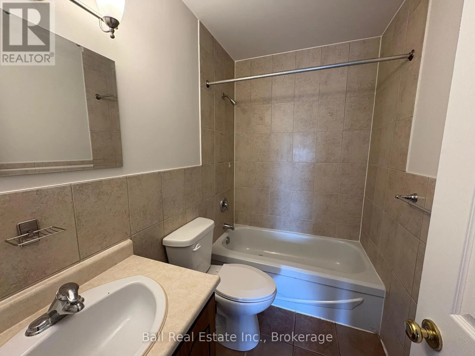 2 - 48 ANNE STREET #2