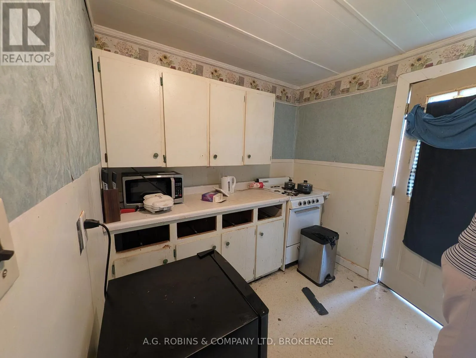 12040 LAKESHORE ROAD