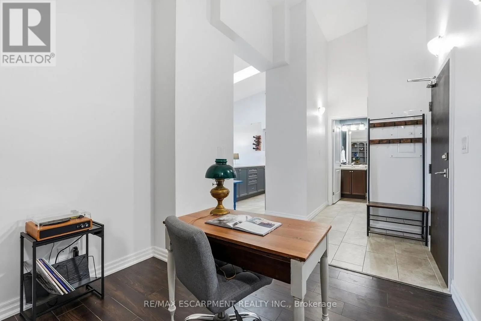 321 - 170 ROCKHAVEN LANE