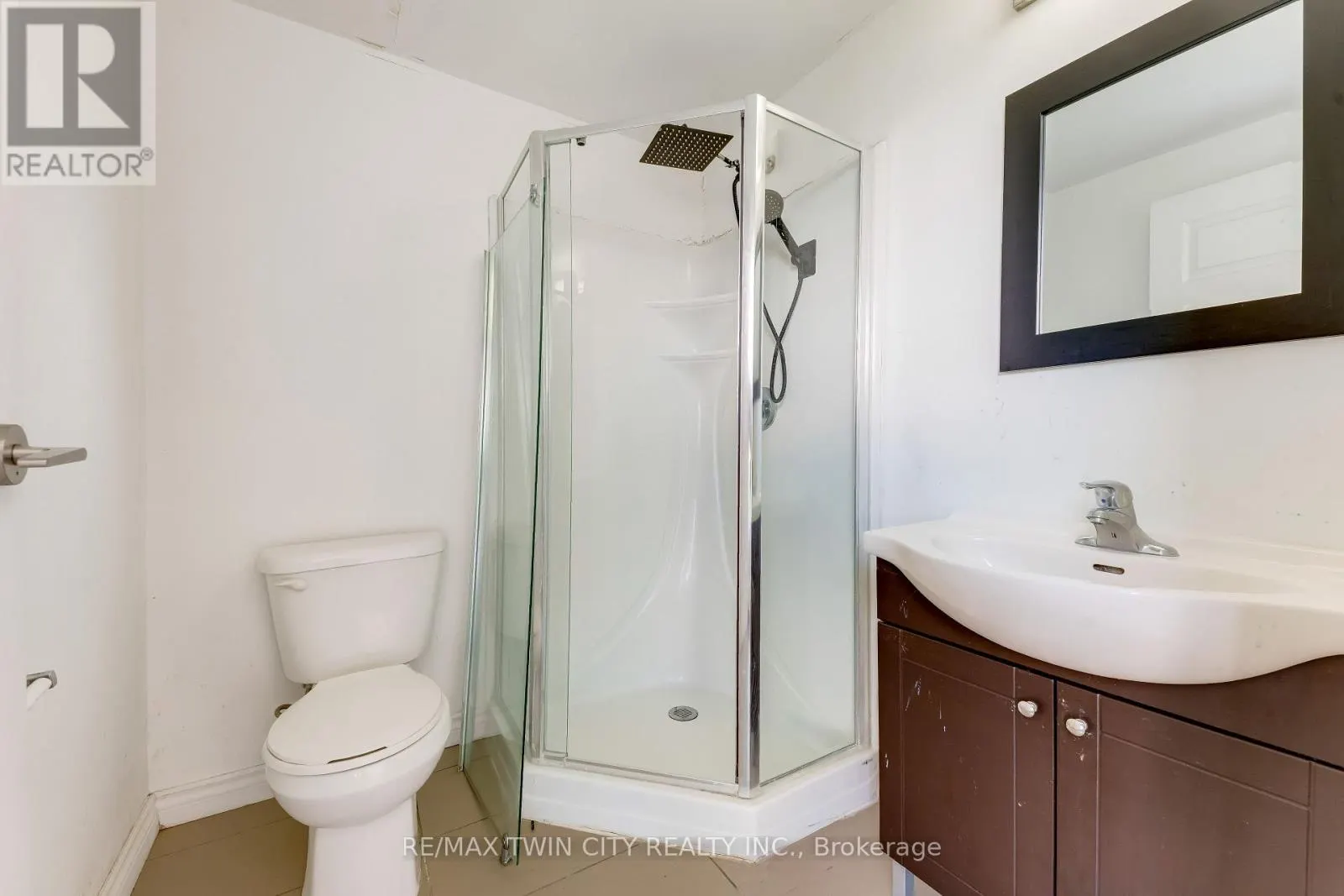 802 - 158 KING STREET N