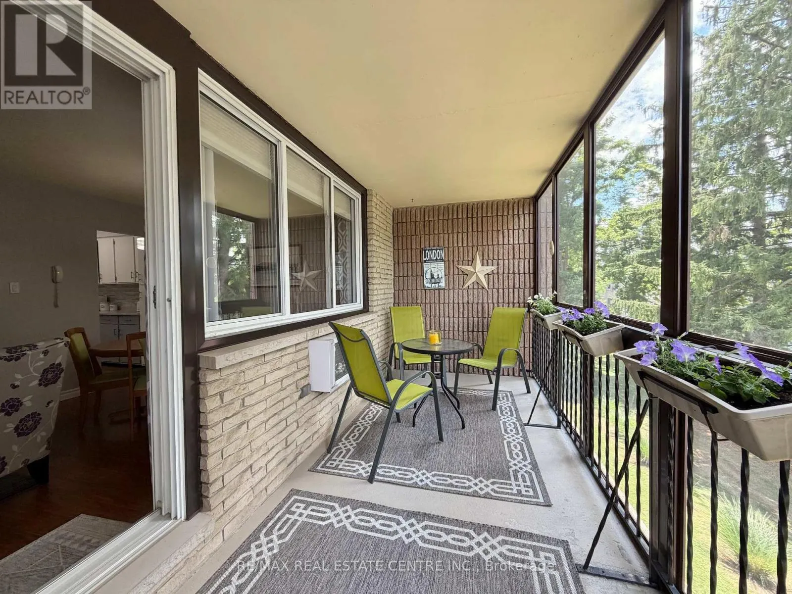301 - 944 CALEDONIAN VIEW