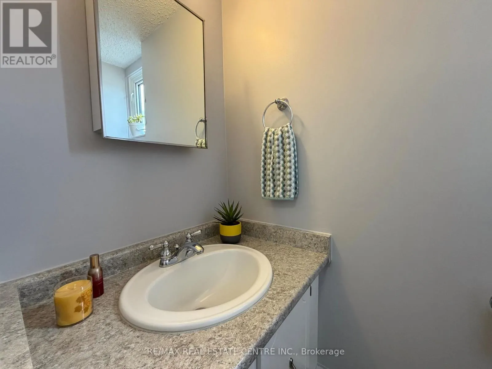 301 - 944 CALEDONIAN VIEW