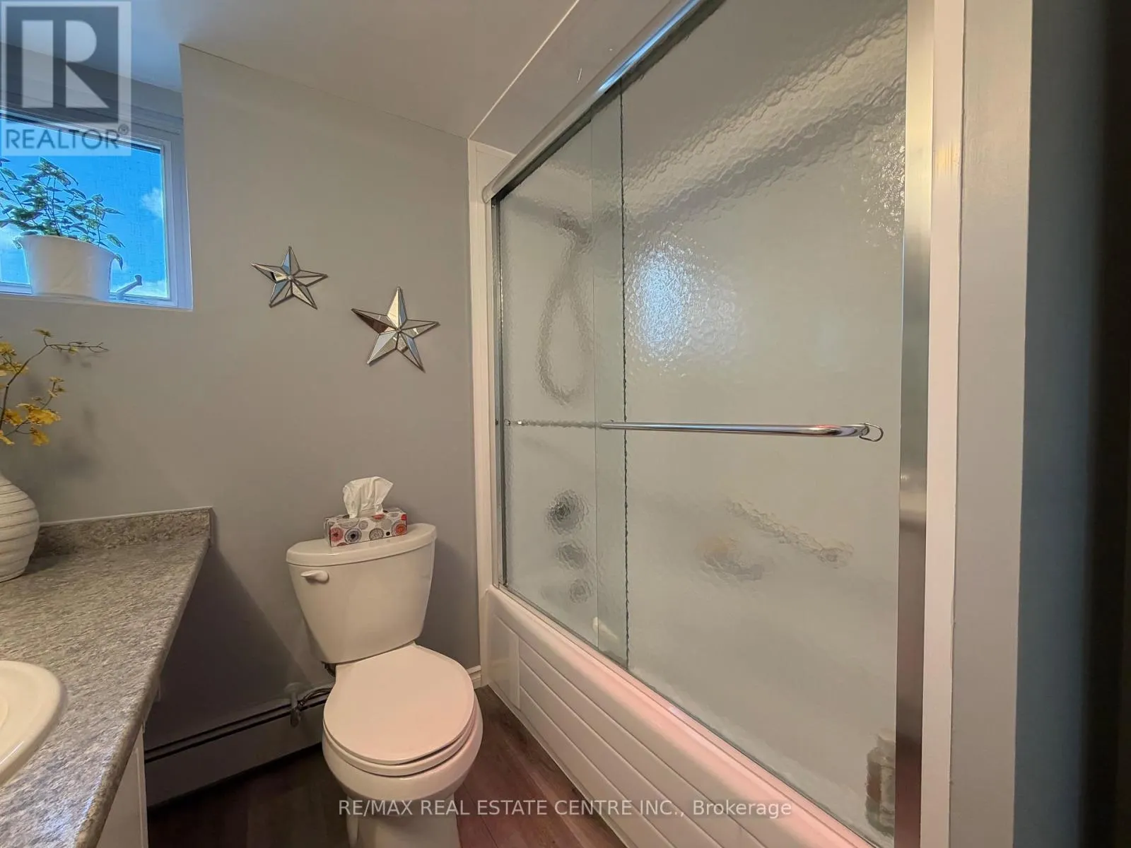 301 - 944 CALEDONIAN VIEW