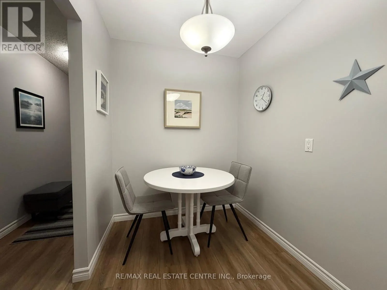 301 - 944 CALEDONIAN VIEW
