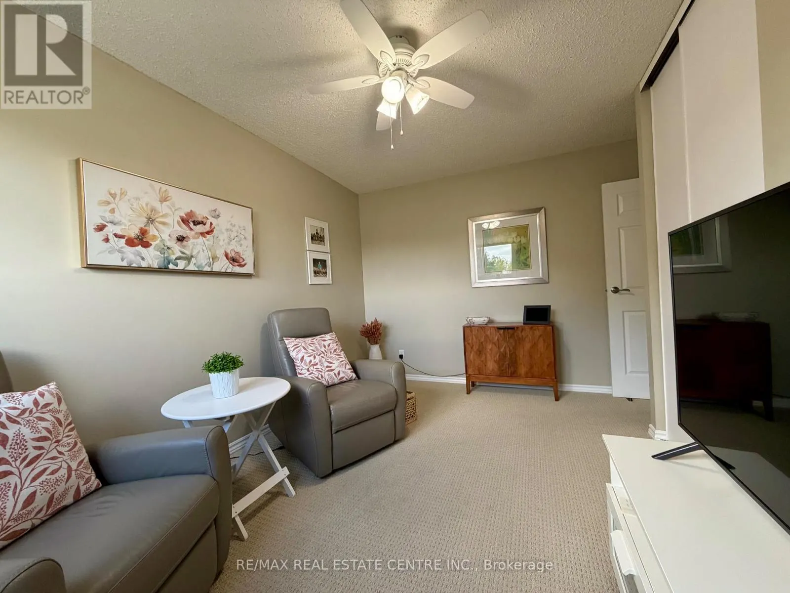 301 - 944 CALEDONIAN VIEW