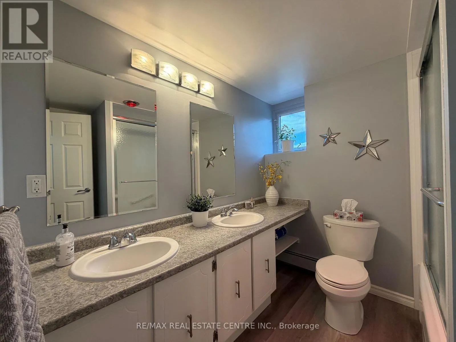 301 - 944 CALEDONIAN VIEW