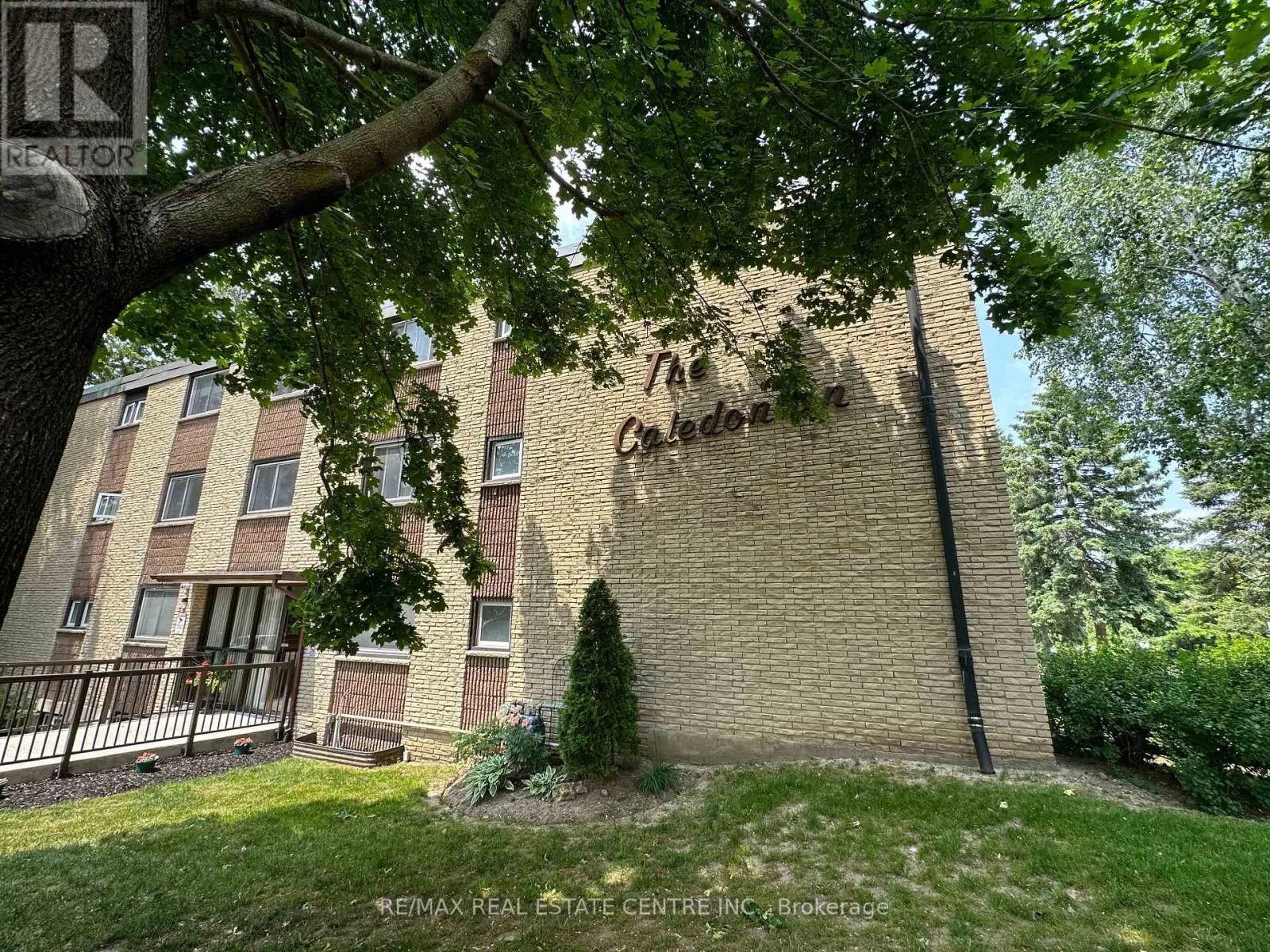 301 - 944 CALEDONIAN VIEW